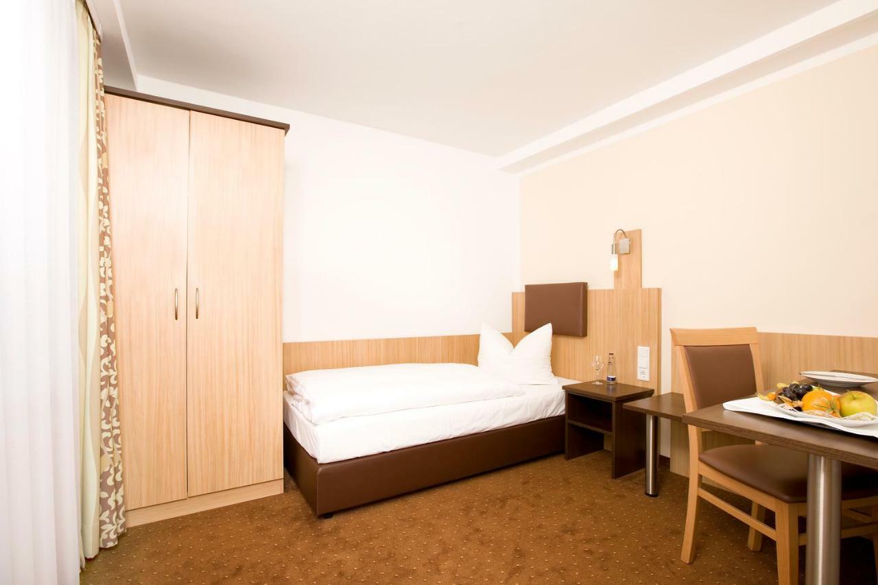 Отель Ausbildungshotel St. Theresia Мюнхен
